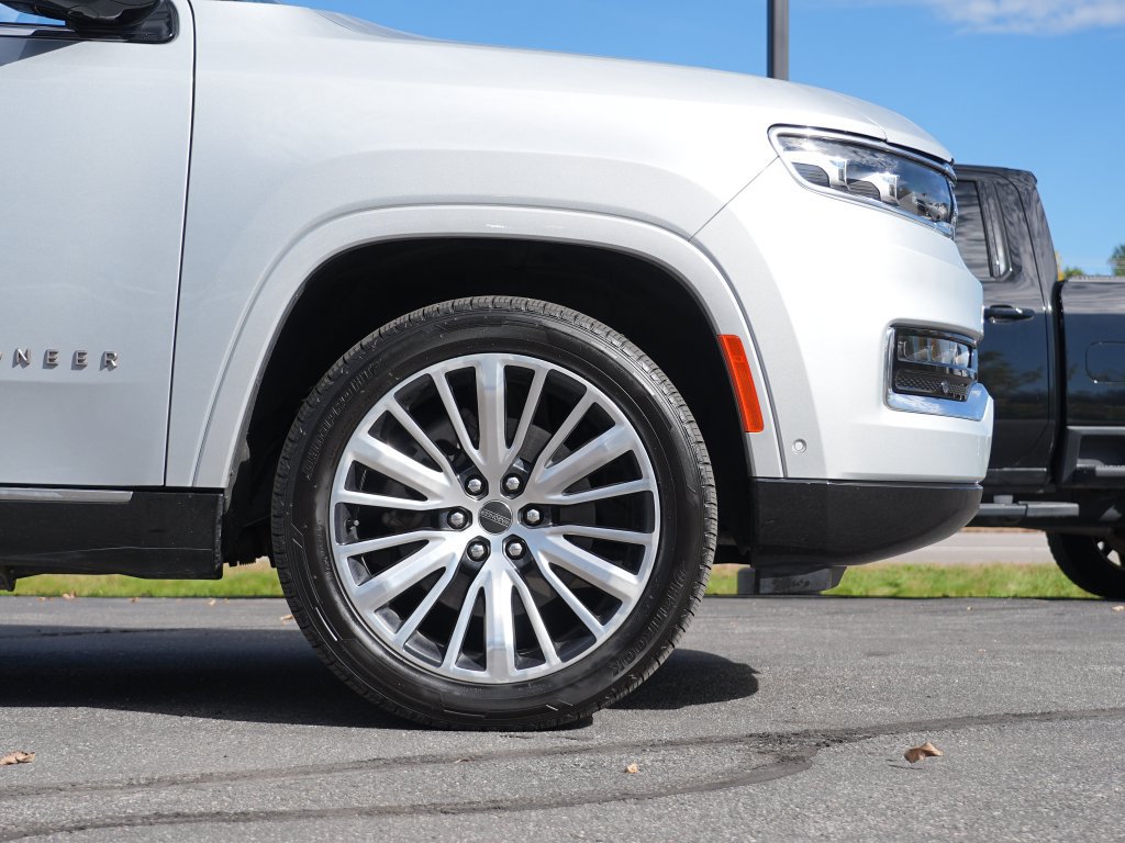 Used 2023 Jeep Grand Wagoneer Series III AWD/4WD image 10