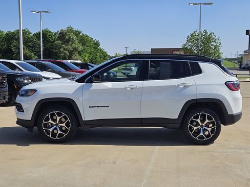 Used 2025 Jeep Compass Limited AWD/4WD image 4