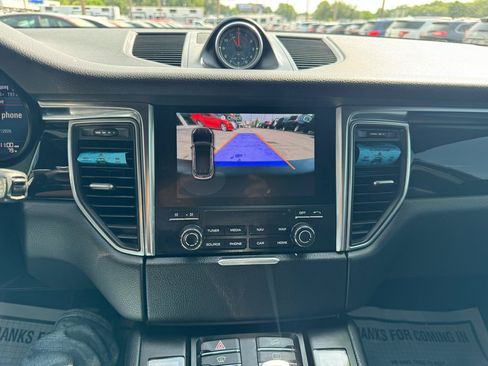Used 2018 Porsche Macan AWD/4WD image 14