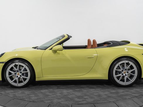 Used 2025 Porsche 911 Carrera image 4