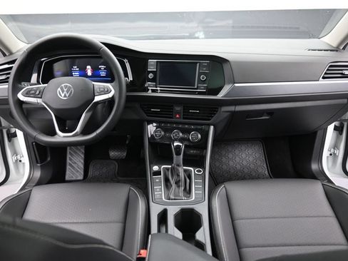 Used 2024 Volkswagen Jetta SE w/ Panoramic Sunroof Package FWD image 14