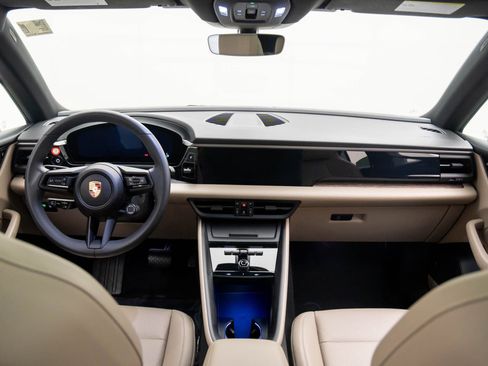 Certified 2025 Porsche Macan Electric image 11