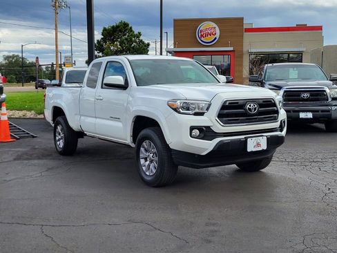 Used 2016 Toyota Tacoma SR5 w/ SR5 Appearance Package (DN) image 7