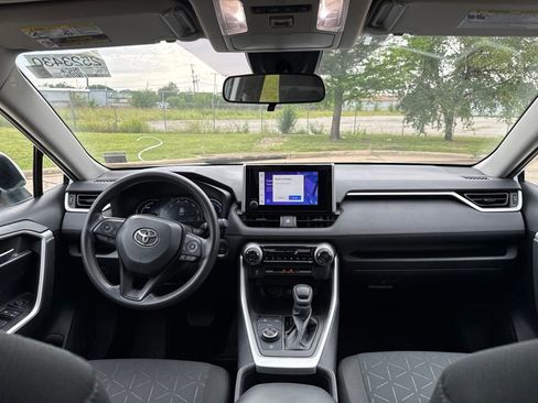 Used 2023 Toyota RAV4 XLE AWD/4WD image 11