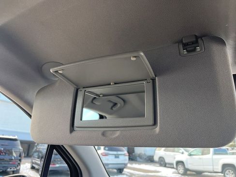 Used 2022 Chevrolet Trax LT w/ LT Convenience Package image 39