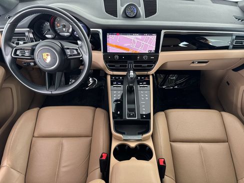Certified 2022 Porsche Macan AWD/4WD image 6