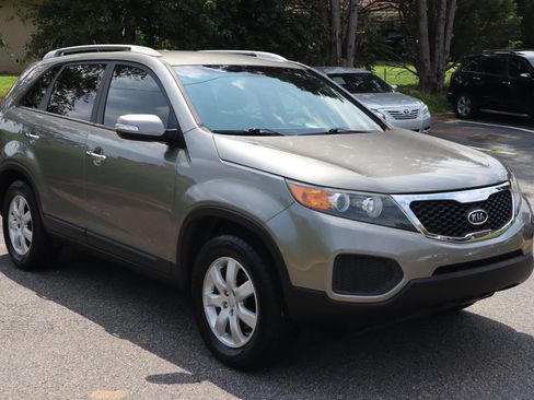 Used 2013 Kia Sorento LX FWD image 3