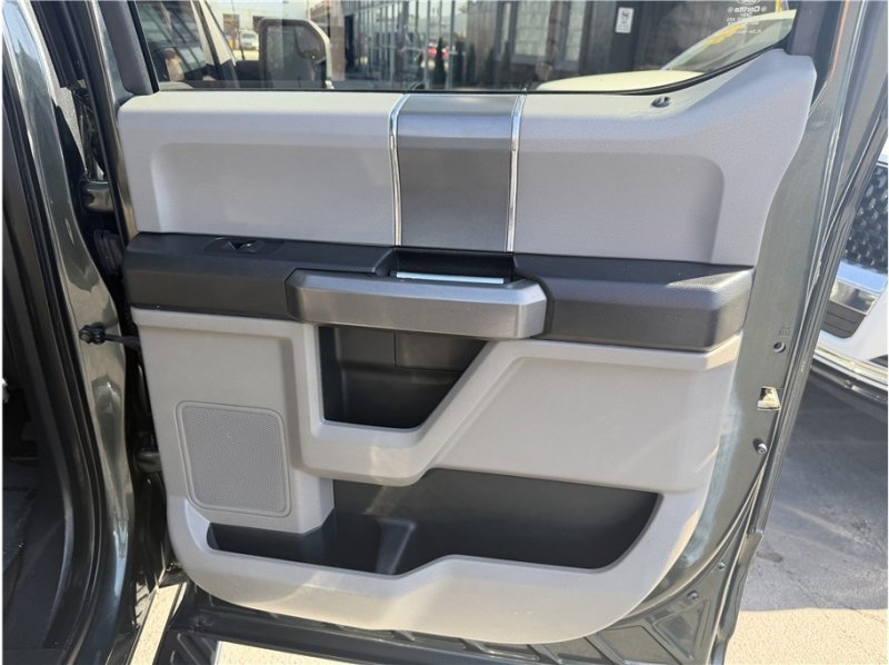 Used 2015 Ford F150 XLT w/ Equipment Group 302A Luxury AWD/4WD image 19