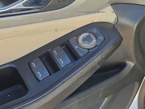 Used 2023 Chevrolet Traverse LS image 21