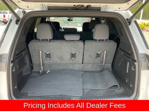 Used 2024 Chevrolet Traverse LS AWD/4WD image 19