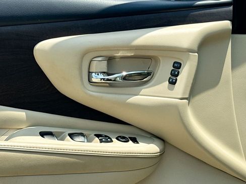 Used 2019 Nissan Murano Platinum w/ Cargo Package FWD image 13