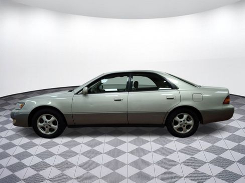 Used 1998 Lexus ES 330 image 2