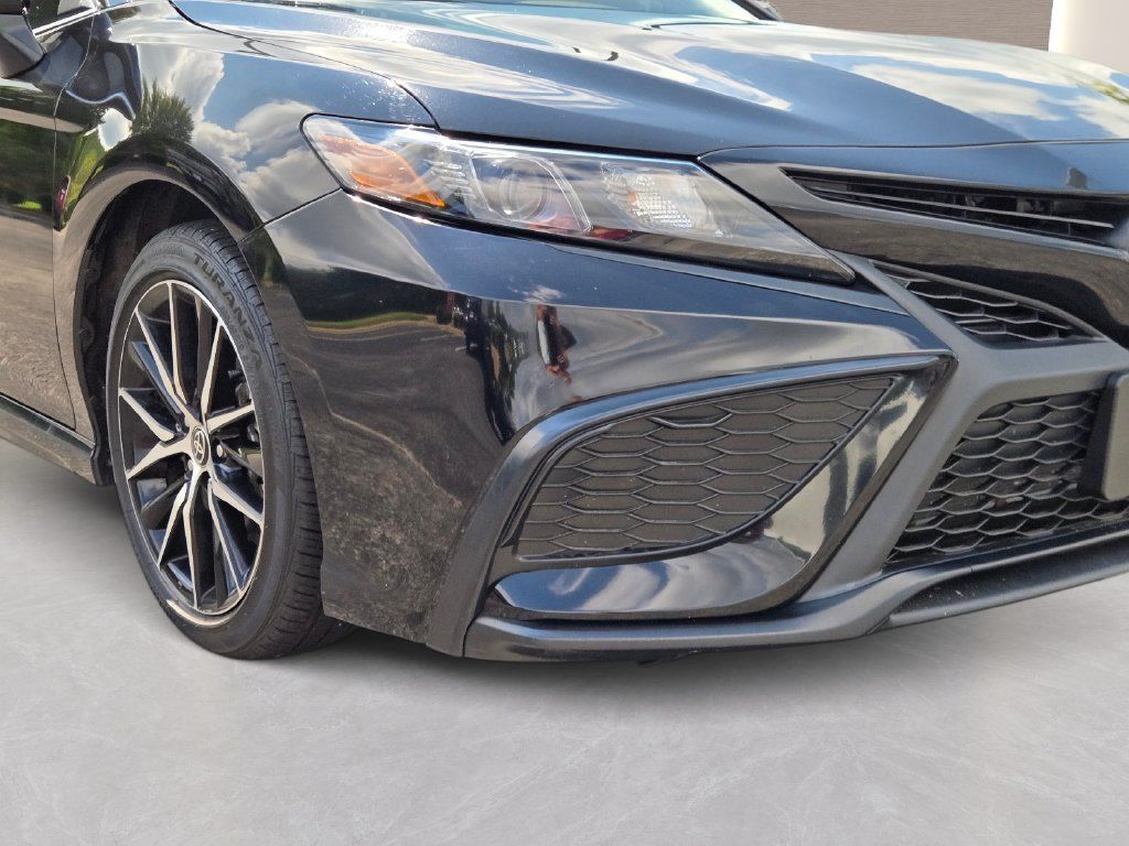 Used 2024 Toyota Camry SE w/ Cold Weather Package FWD image 2