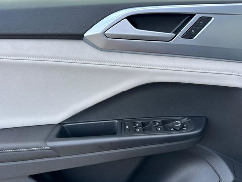 New 2026 Volkswagen Taos SE image 10