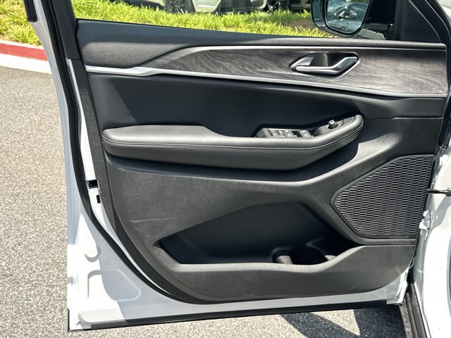 New 2026 Jeep Grand Cherokee Altitude RWD image 10
