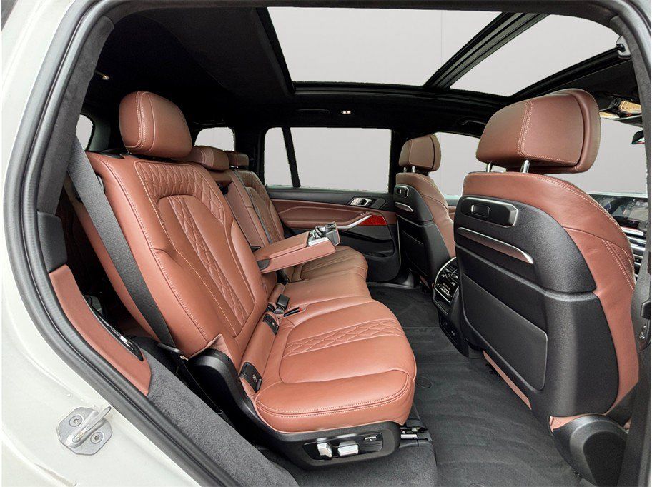 Used 2023 BMW ALPINA XB7 AWD/4WD image 48