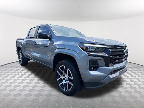 Used 2023 Chevrolet Colorado Z71 w/ Z71 Convenience Package 2 AWD/4WD image 3