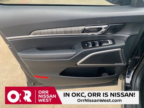 Used 2024 Kia Telluride EX w/ EX Captain's Chair Package image 12