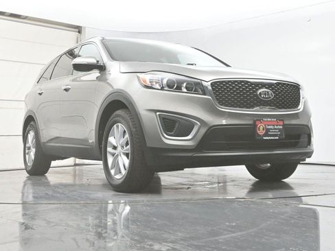 Used 2017 Kia Sorento AWD w/ LX Convenience Package image 30