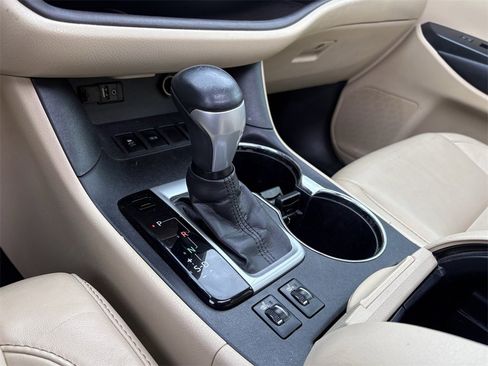 Used 2016 Toyota Highlander XLE image 21