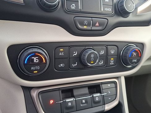 Used 2022 GMC Terrain Denali image 17