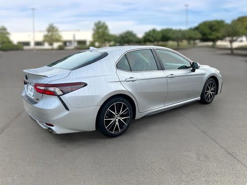 Used 2024 Toyota Camry SE image 7