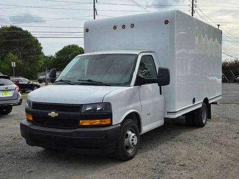 Used 2019 Chevrolet Express 3500 w/ Driver Convenience Package image 2