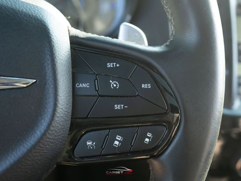 Used 2018 Chrysler 300 S w/ 300S Premium Group RWD image 24