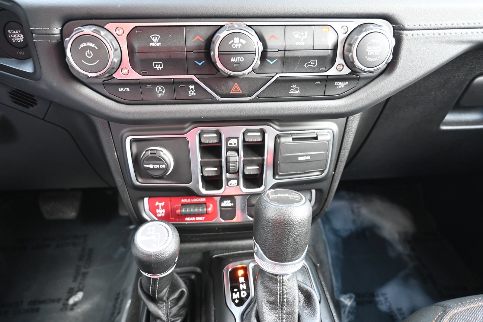Used 2026 Jeep Gladiator Mojave AWD/4WD image 13