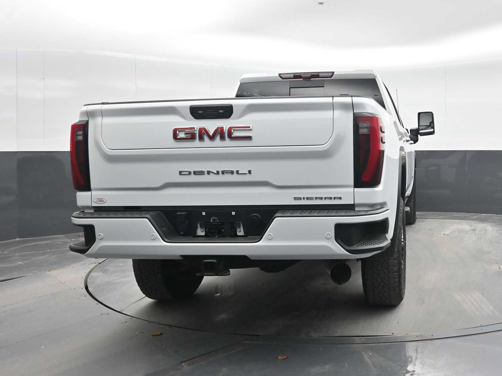 Used 2024 GMC Sierra 2500 Denali w/ Denali Reserve Package AWD/4WD image 9