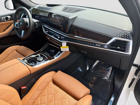 New 2026 BMW X5 xDrive40i w/ M Sport Package image 14