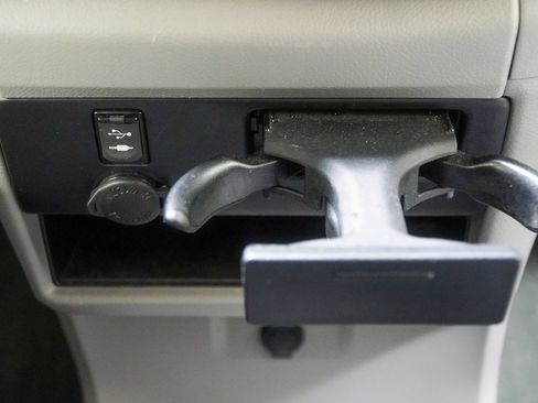 Used 2017 Toyota Sienna LE image 35