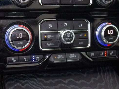 Used 2022 GMC Yukon XL Denali w/ Denali Premium Package AWD/4WD image 36