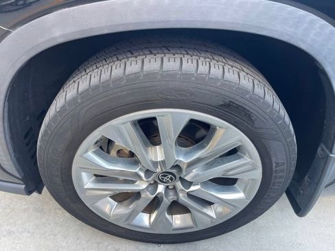 Used 2020 Toyota Highlander Limited AWD/4WD image 3