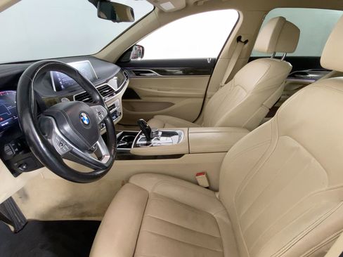 Used 2020 BMW 740i image 4