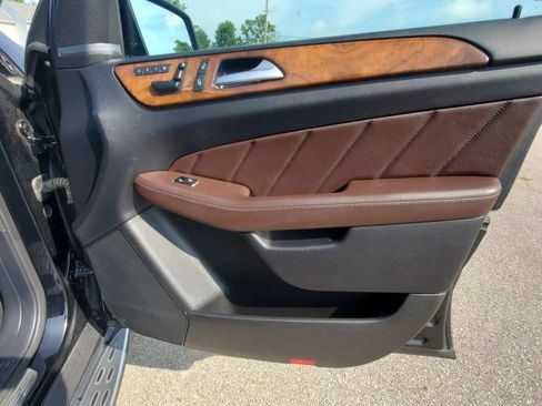 Used 2015 Mercedes-Benz GL 450 4MATIC image 45