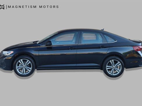Used 2024 Volkswagen Jetta SE FWD image 2