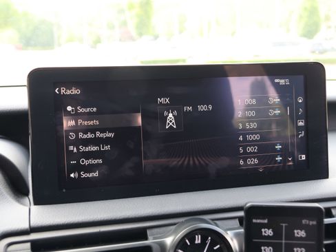 Used 2024 Lexus IS 500 RWD image 28