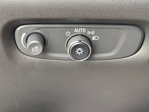 Used 2023 Chevrolet Traverse LT FWD image 35
