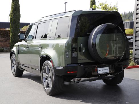 New 2026 Land Rover Defender 110 X-Dynamic SE image 4