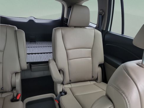 Used 2019 Honda Pilot Touring image 12