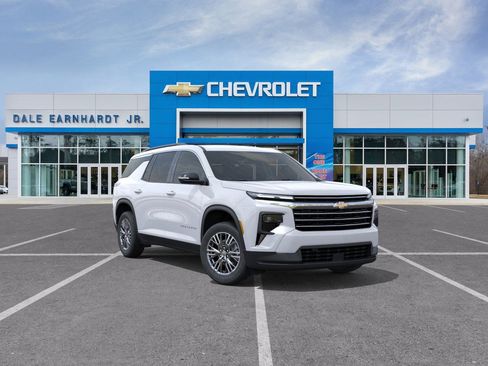 New 2026 Chevrolet Traverse LT w/ Driver Confidence Package FWD image 2