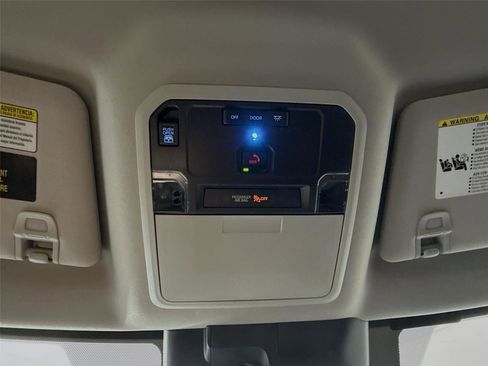 Used 2022 Toyota Tundra SR5 w/ SR5 Premium Package image 21