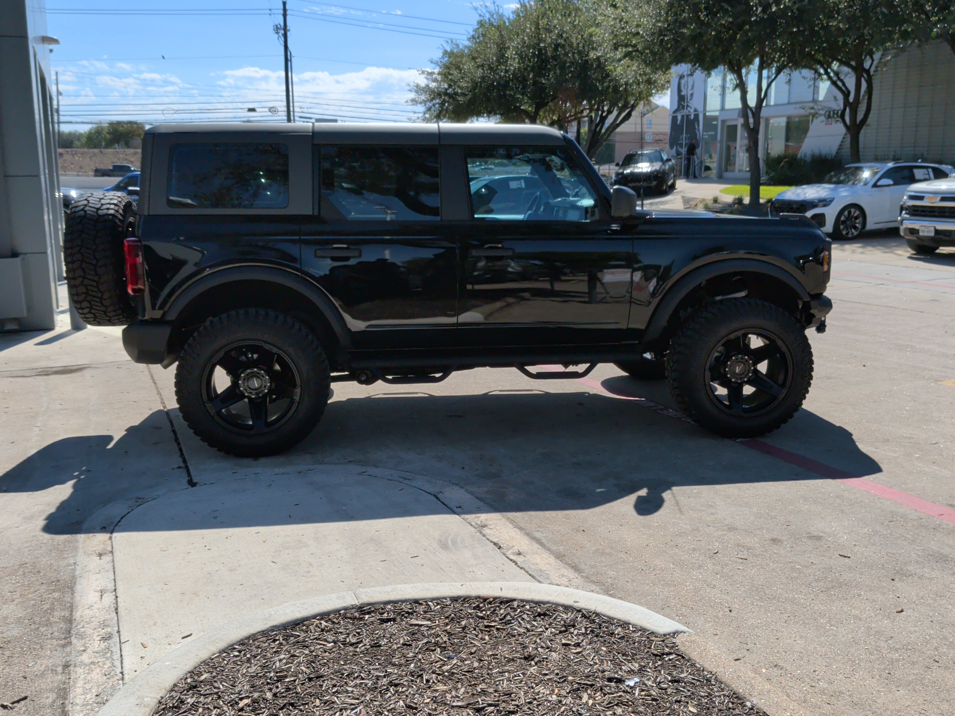 Used 2025 Ford Bronco 4-Door AWD/4WD image 11