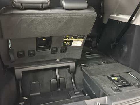 Used 2018 Toyota Sienna SE Premium FWD image 29
