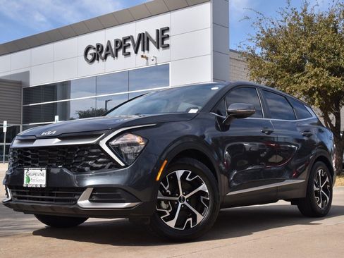 Used 2023 Kia Sportage EX image 2