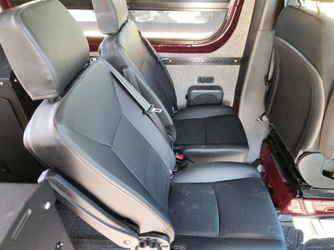 Used 2024 Mercedes-Benz Sprinter 2500 image 40