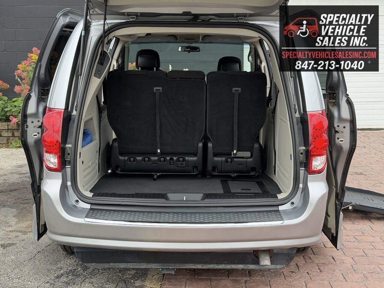Used 2013 Dodge Grand Caravan SXT FWD image 22