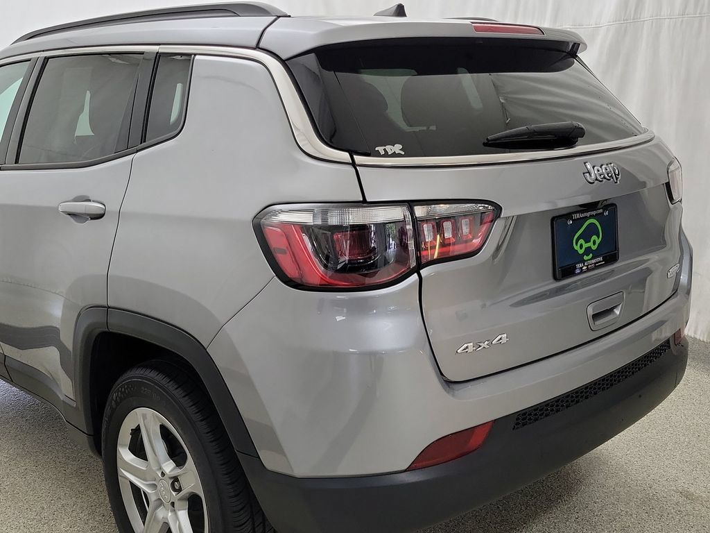 Used 2024 Jeep Compass Latitude AWD/4WD image 7