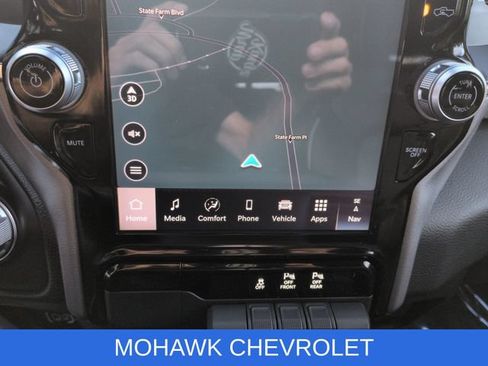 Used 2025 RAM 1500 Laramie AWD/4WD image 18